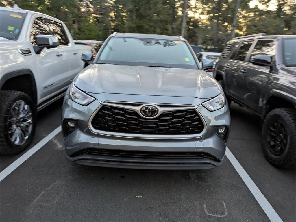 used 2020 Toyota Highlander car, priced at $28,931