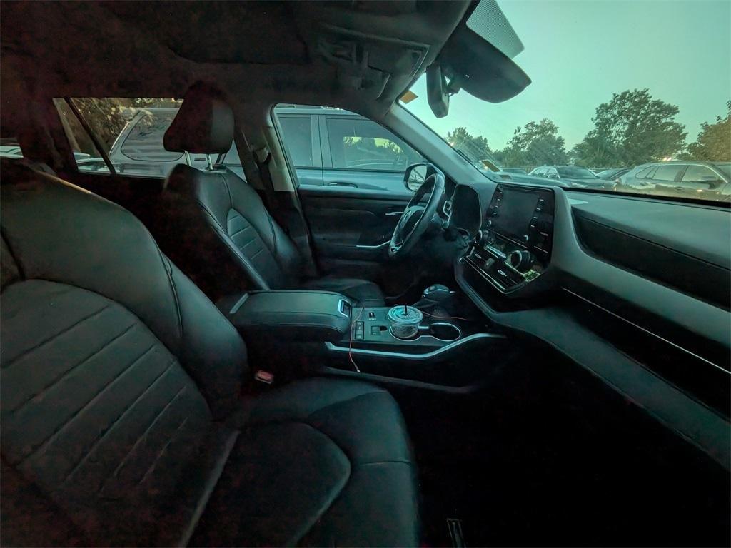 used 2020 Toyota Highlander car, priced at $28,931