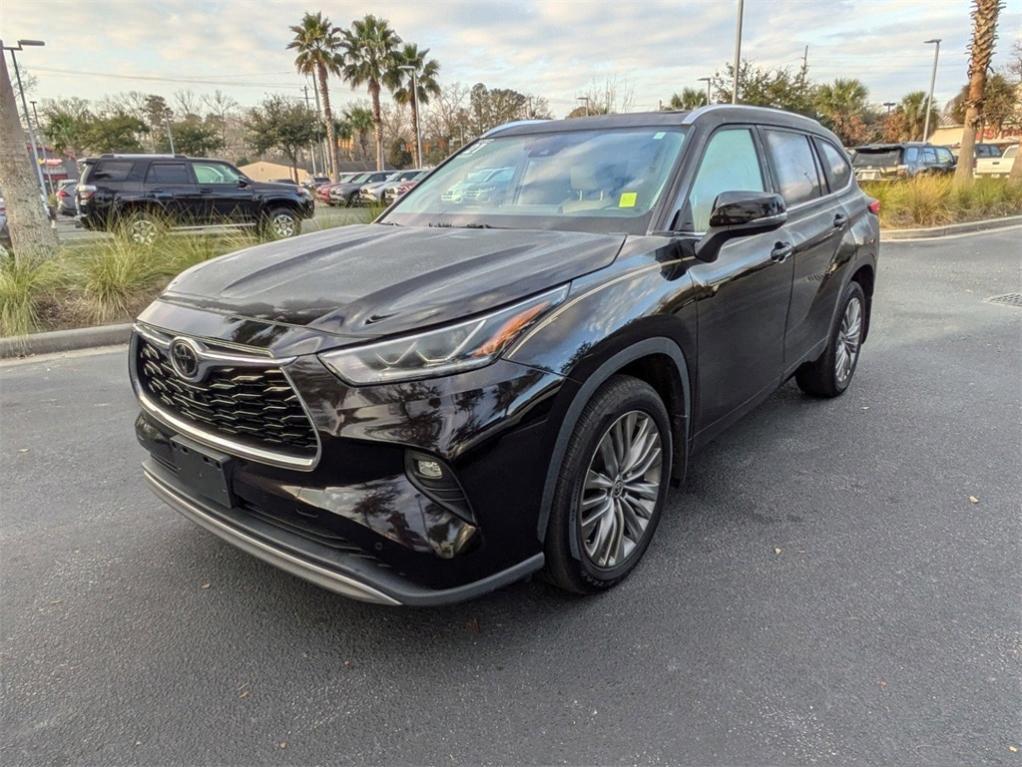 used 2021 Toyota Highlander car, priced at $38,231