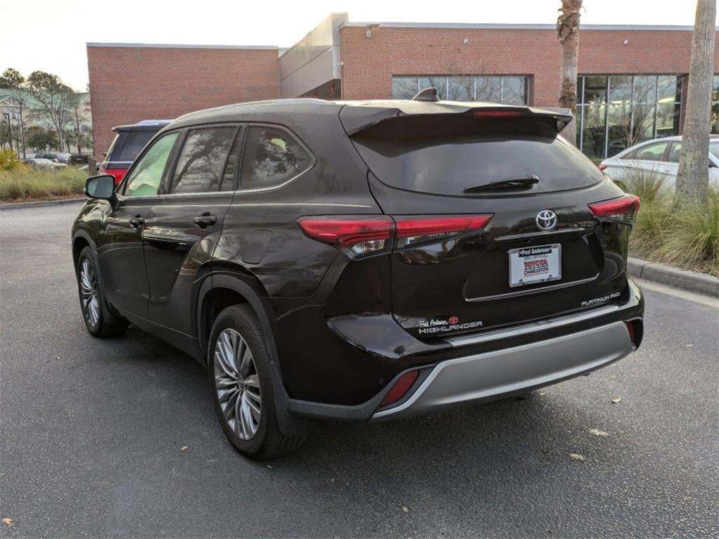 used 2021 Toyota Highlander car, priced at $38,231