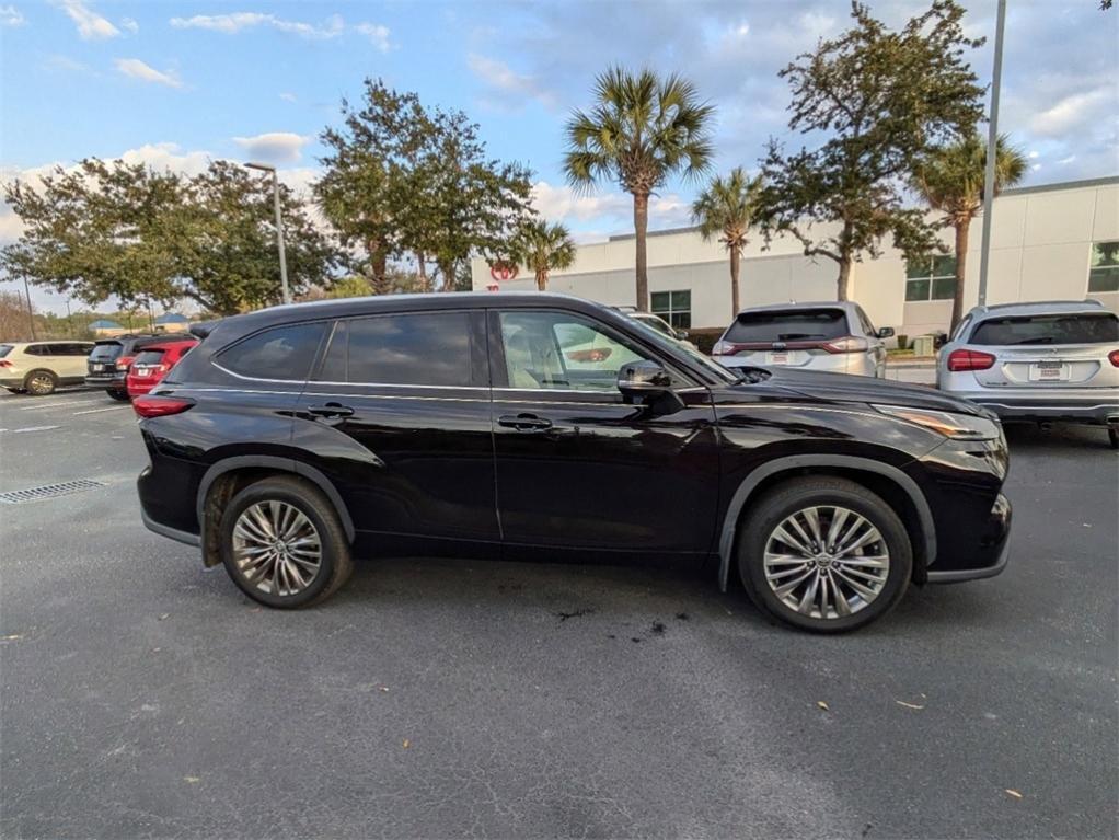 used 2021 Toyota Highlander car, priced at $38,231