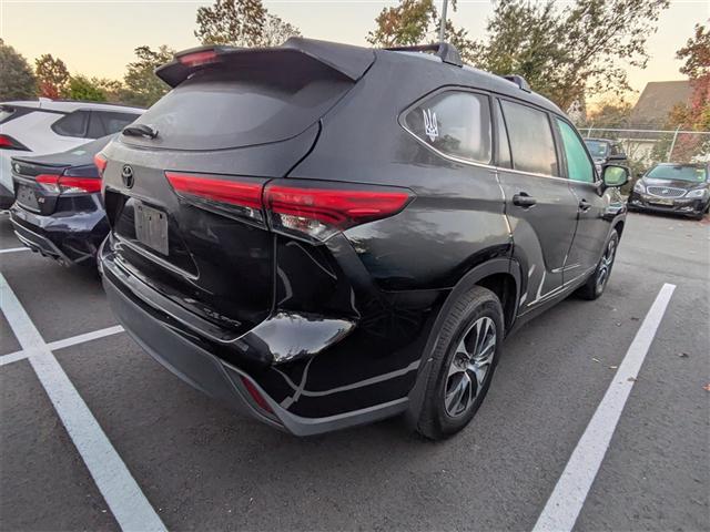 used 2021 Toyota Highlander car, priced at $31,491