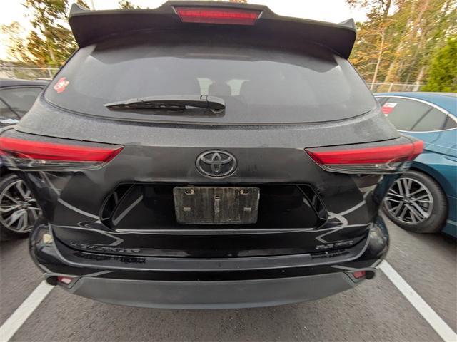 used 2021 Toyota Highlander car, priced at $31,491
