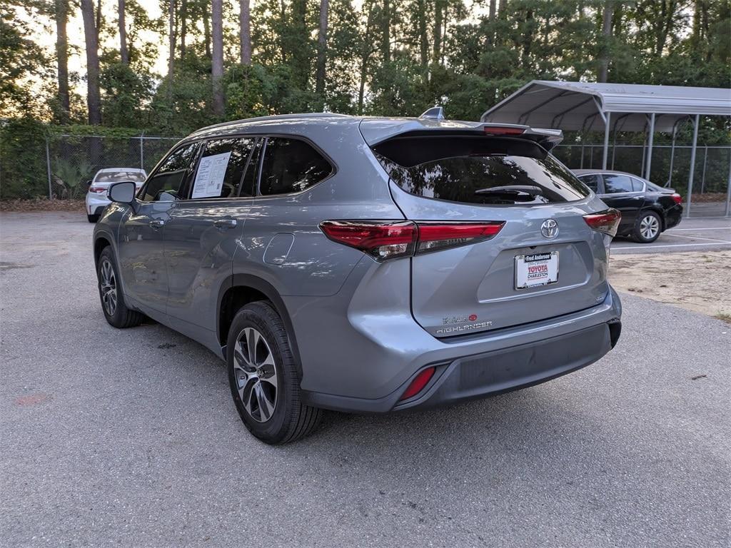 used 2022 Toyota Highlander car, priced at $37,331