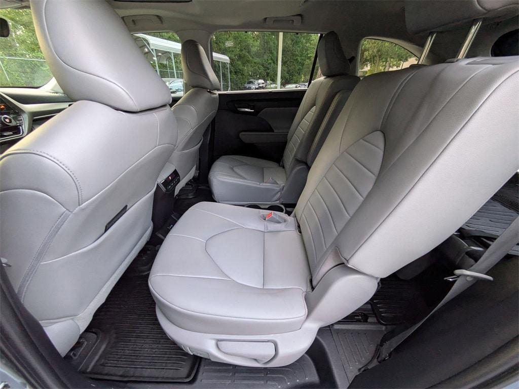 used 2022 Toyota Highlander car, priced at $37,331