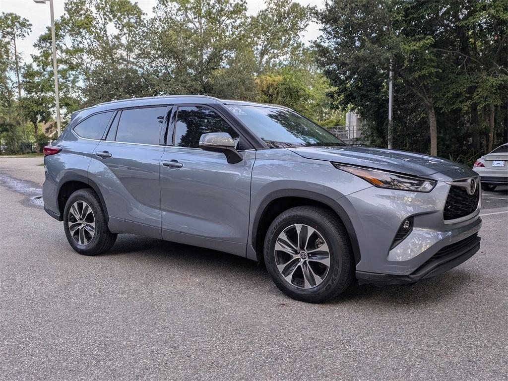 used 2022 Toyota Highlander car, priced at $37,531
