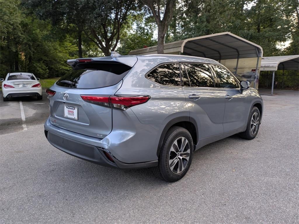 used 2022 Toyota Highlander car, priced at $37,331