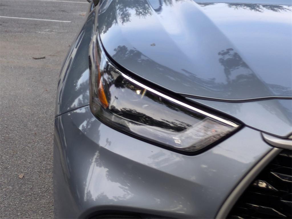 used 2022 Toyota Highlander car, priced at $37,531