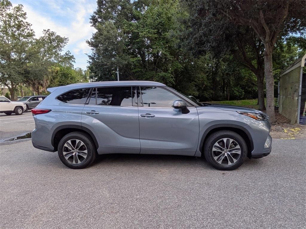 used 2022 Toyota Highlander car, priced at $37,331