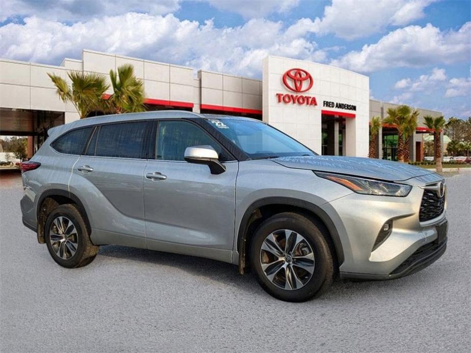 used 2022 Toyota Highlander car, priced at $32,831