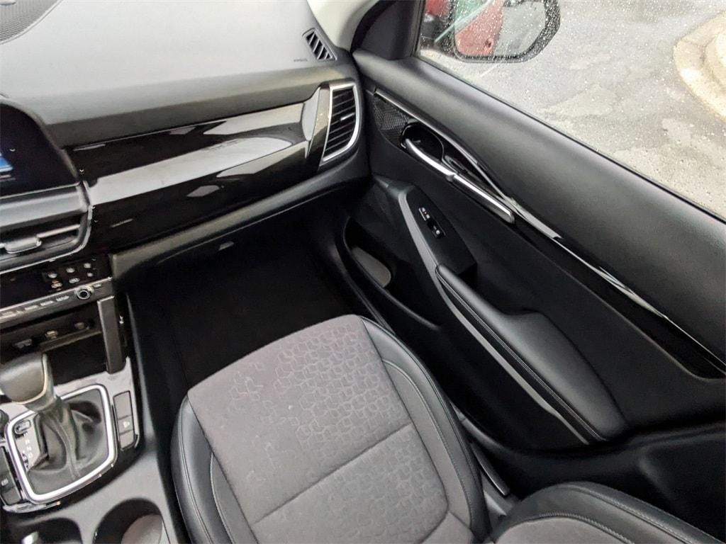 used 2025 Kia Seltos car, priced at $24,931