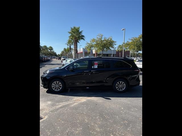 new 2025 Toyota Sienna car