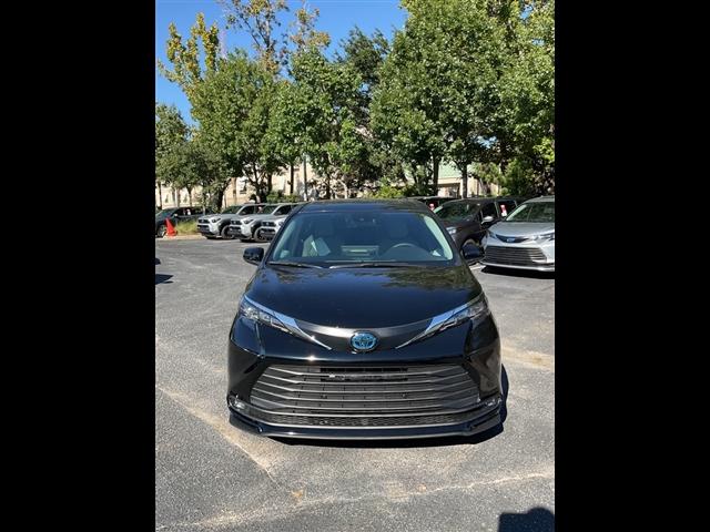 new 2025 Toyota Sienna car