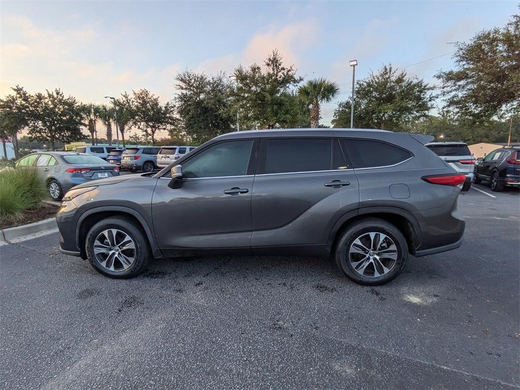 used 2022 Toyota Highlander car, priced at $34,831