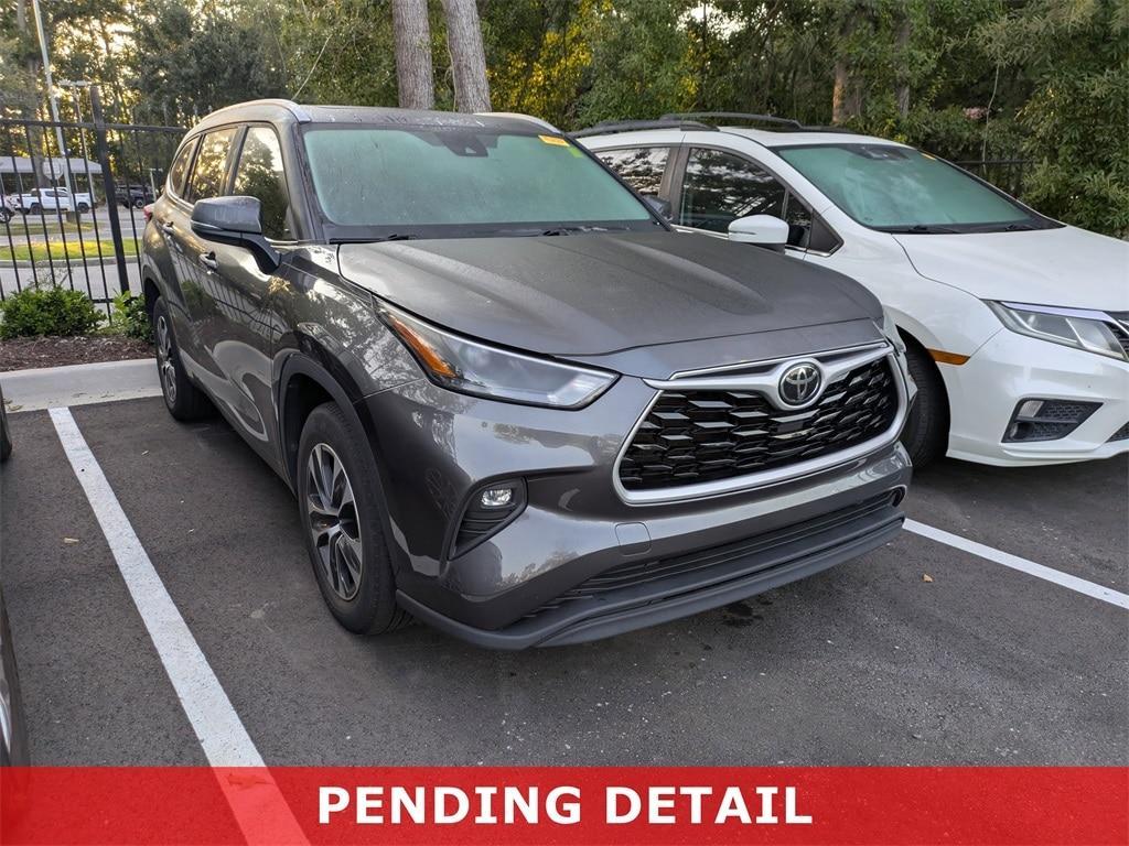 used 2022 Toyota Highlander car, priced at $36,031