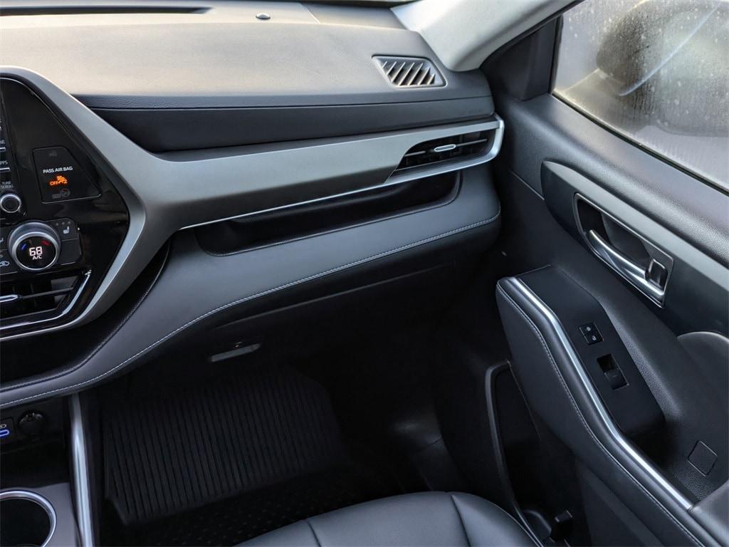 used 2022 Toyota Highlander car, priced at $34,831