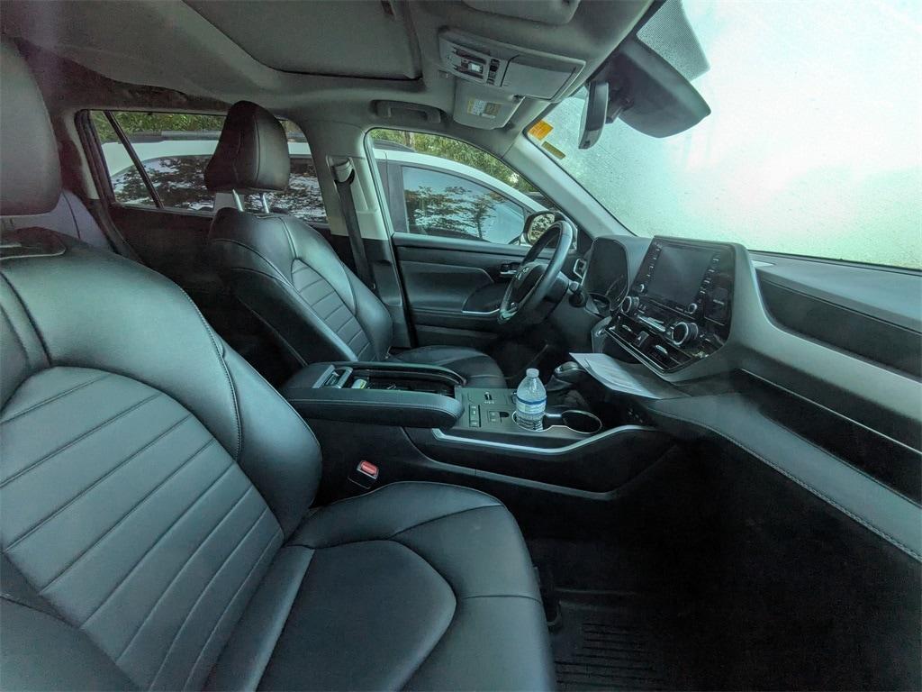 used 2022 Toyota Highlander car, priced at $36,031