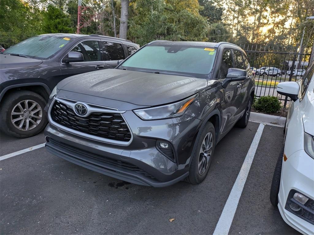 used 2022 Toyota Highlander car, priced at $36,031