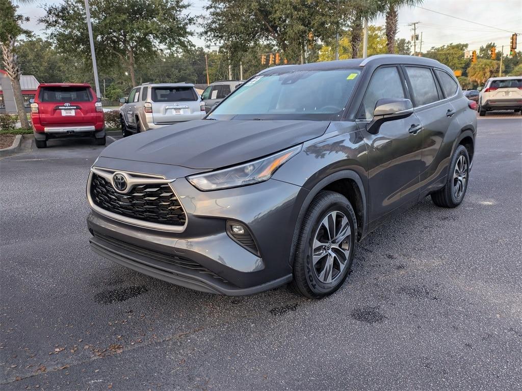 used 2022 Toyota Highlander car, priced at $34,831
