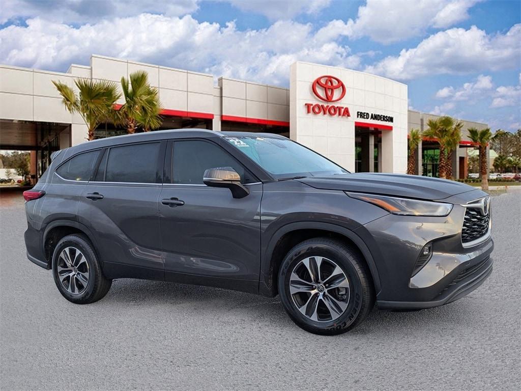 used 2022 Toyota Highlander car, priced at $36,031