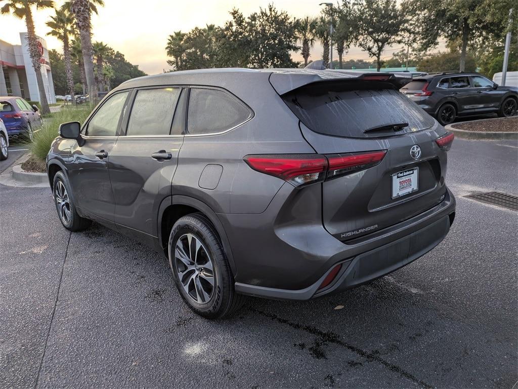 used 2022 Toyota Highlander car, priced at $34,831