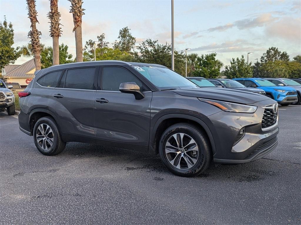used 2022 Toyota Highlander car, priced at $34,831