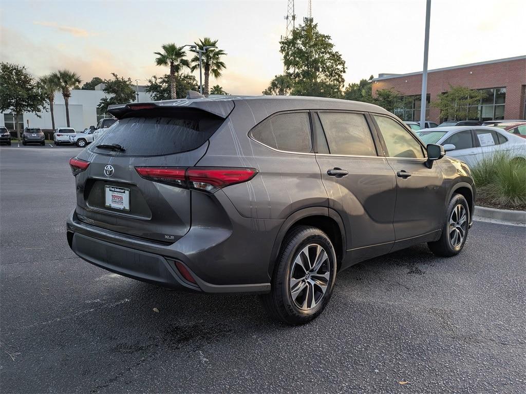 used 2022 Toyota Highlander car, priced at $34,831