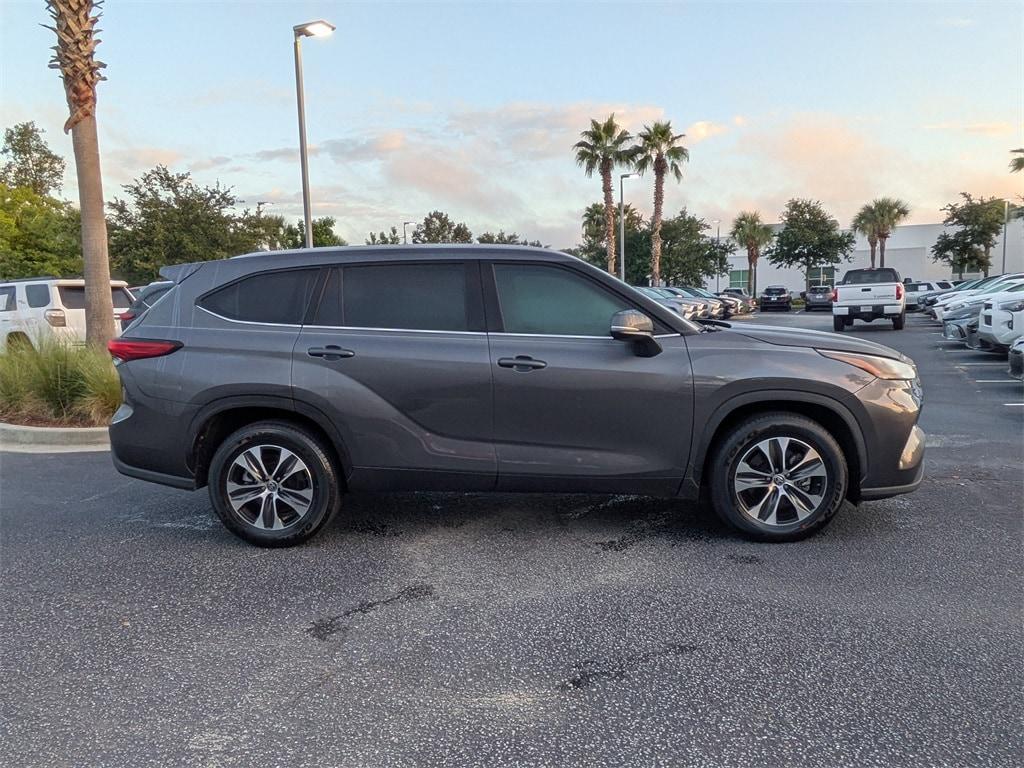 used 2022 Toyota Highlander car, priced at $34,831