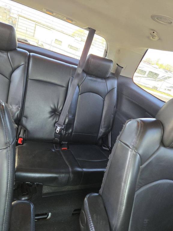 used 2008 Saturn Outlook car, priced at $4,495