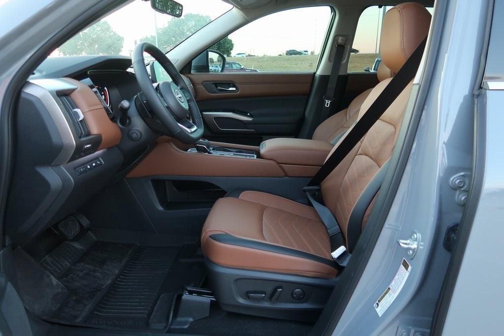 new 2024 Nissan Pathfinder car, priced at $51,055