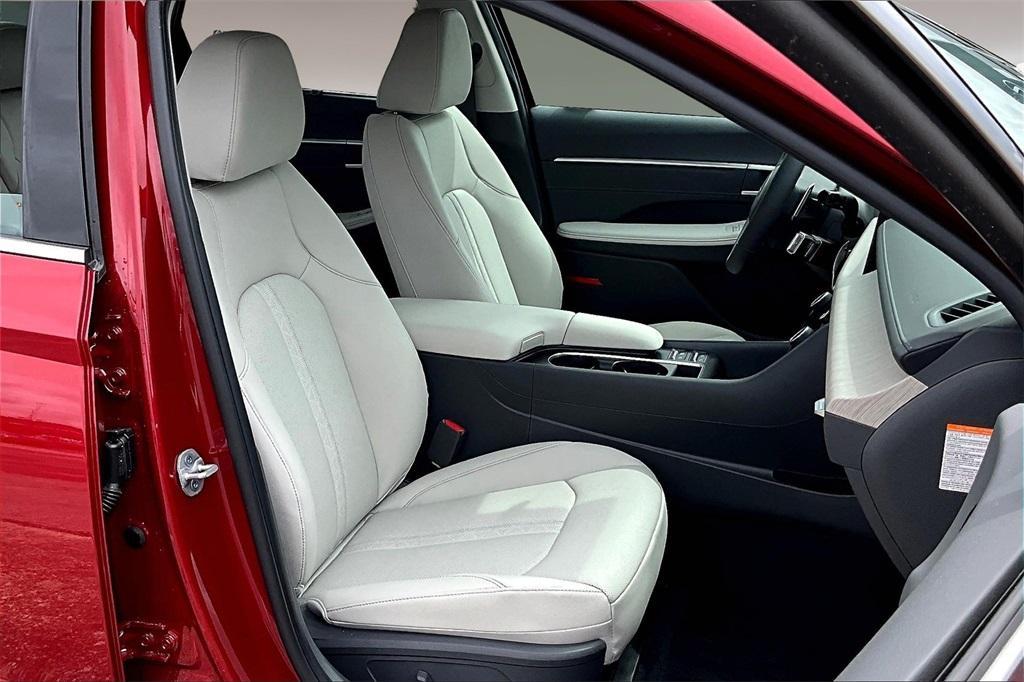 new 2025 Hyundai Sonata Hybrid car, priced at $39,980