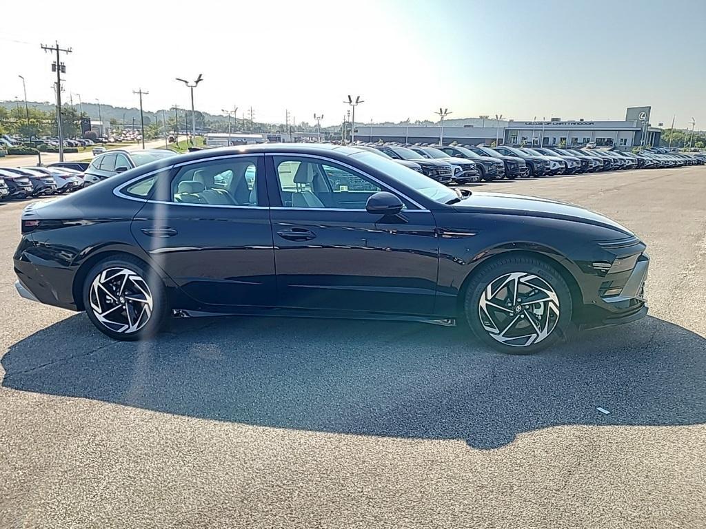 new 2024 Hyundai Sonata car, priced at $32,225