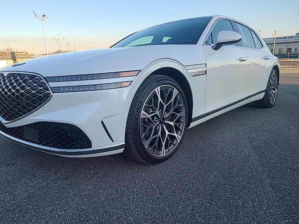 new 2024 Genesis G90 car, priced at $101,530