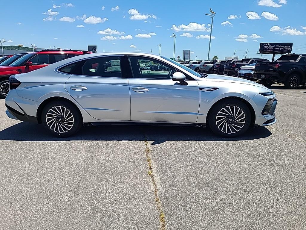 new 2024 Hyundai Sonata Hybrid car, priced at $32,520