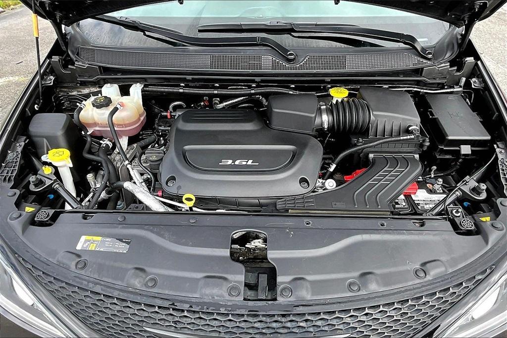 used 2018 Chrysler Pacifica car, priced at $15,995