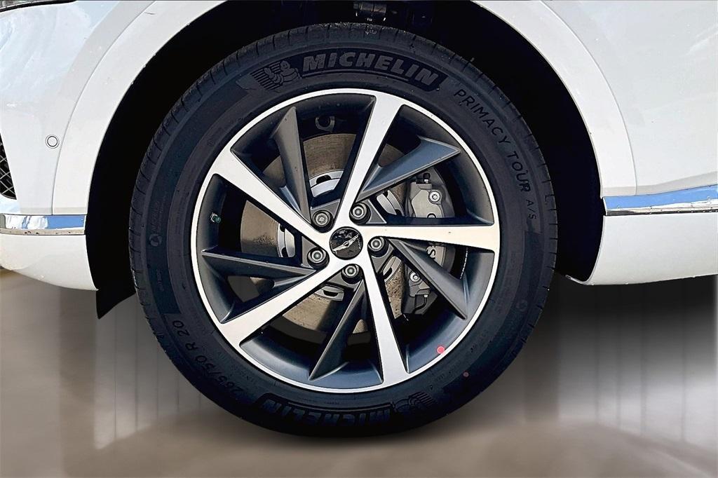 new 2025 Genesis GV80 car, priced at $72,951