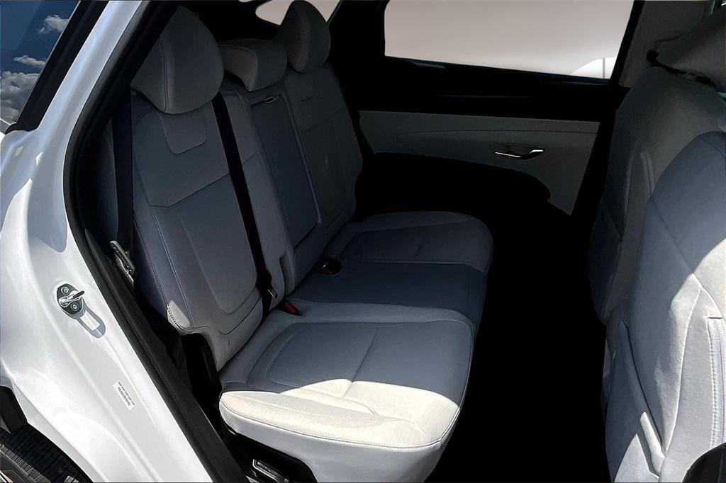new 2025 Hyundai TUCSON Hybrid car, priced at $33,688