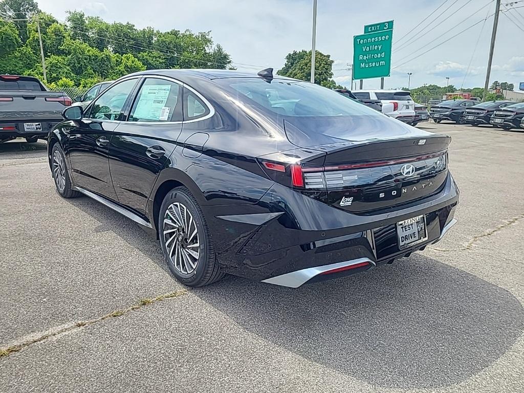 new 2024 Hyundai Sonata Hybrid car, priced at $38,905