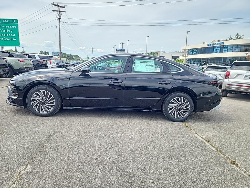 new 2024 Hyundai Sonata Hybrid car, priced at $38,905