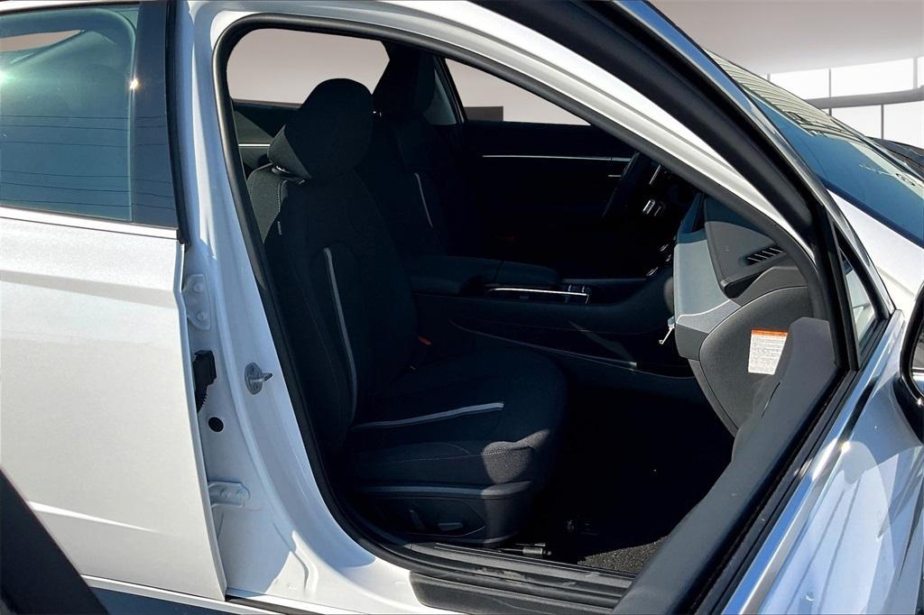 new 2025 Hyundai Sonata Hybrid car, priced at $30,051
