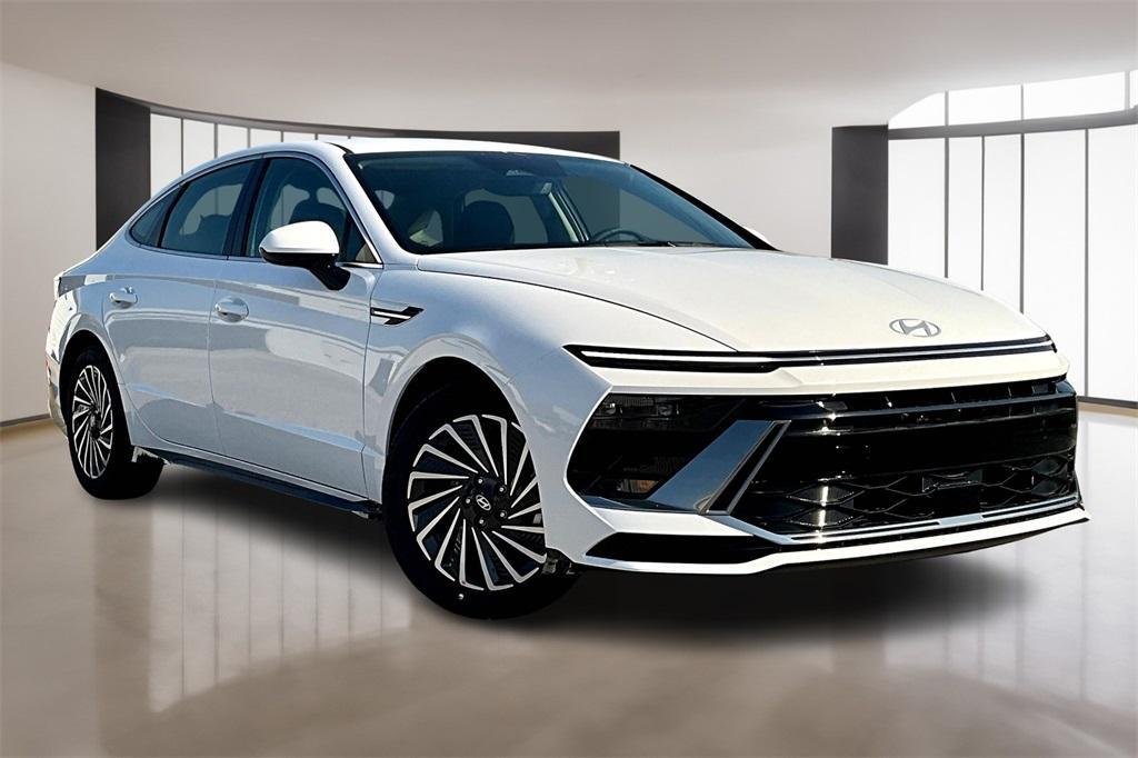 new 2025 Hyundai Sonata Hybrid car, priced at $30,051