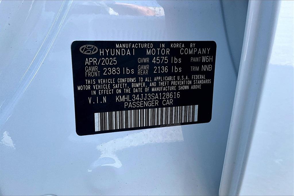 new 2025 Hyundai Sonata Hybrid car, priced at $30,051