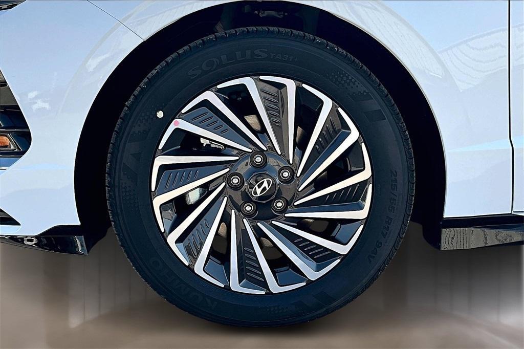 new 2025 Hyundai Sonata Hybrid car, priced at $30,051