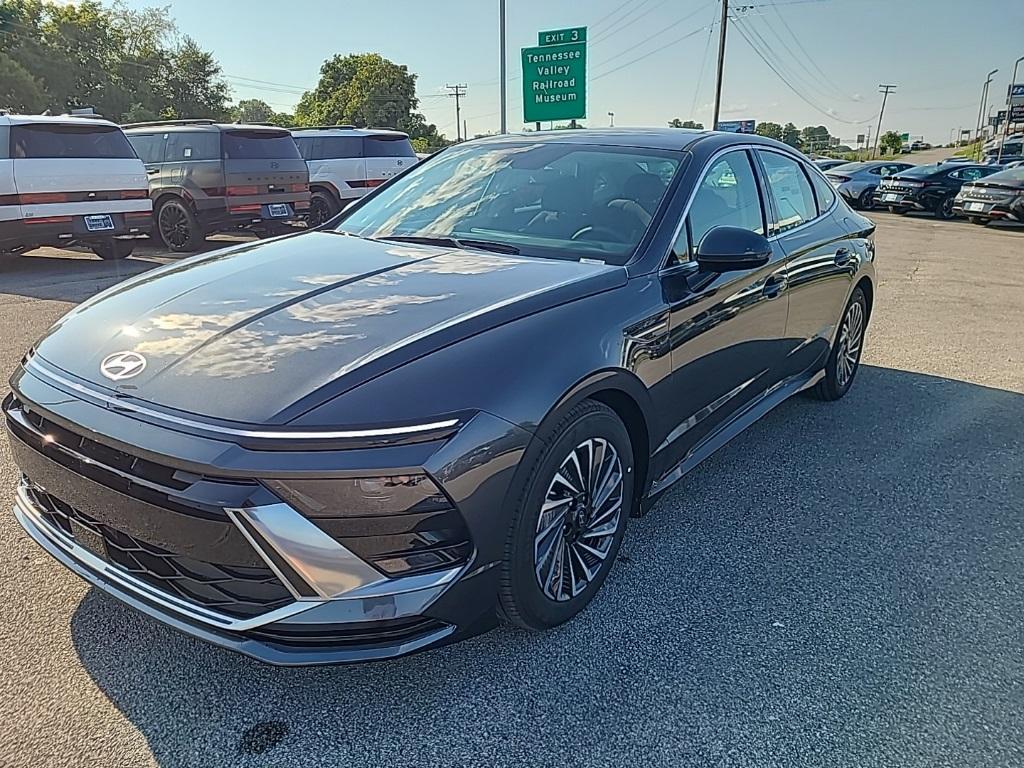 new 2024 Hyundai Sonata Hybrid car, priced at $32,500