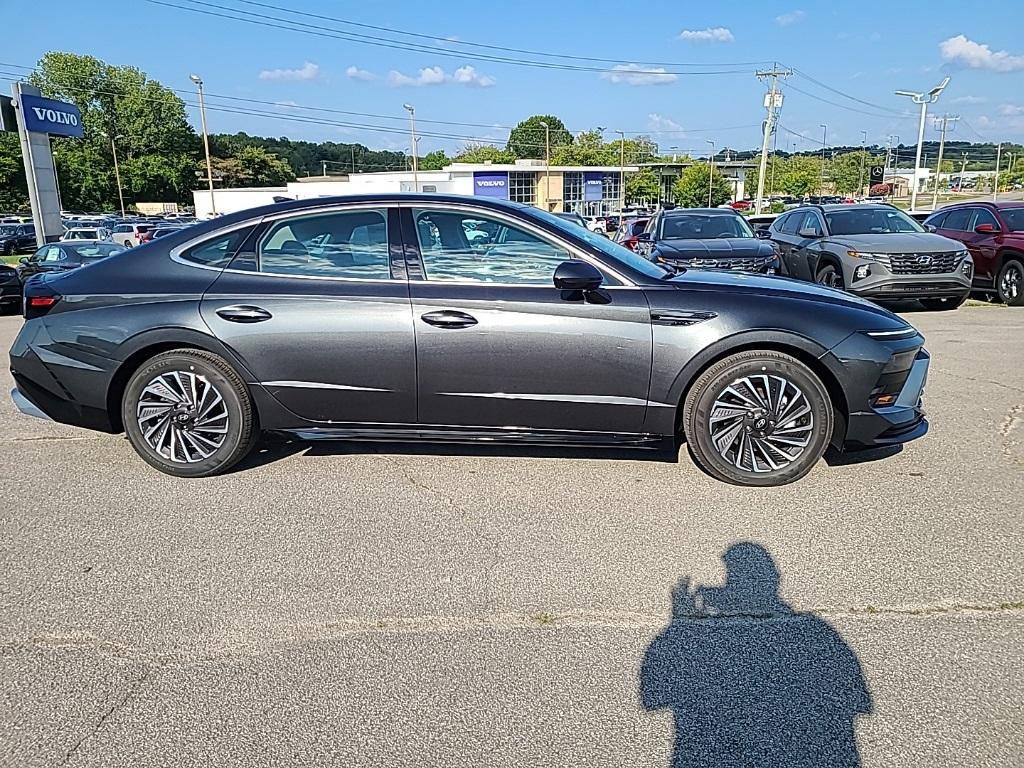 new 2024 Hyundai Sonata Hybrid car, priced at $32,500