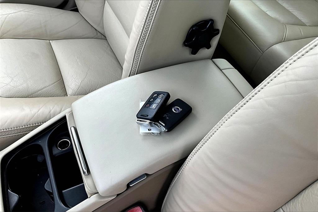used 2008 Volvo XC70 car, priced at $11,995