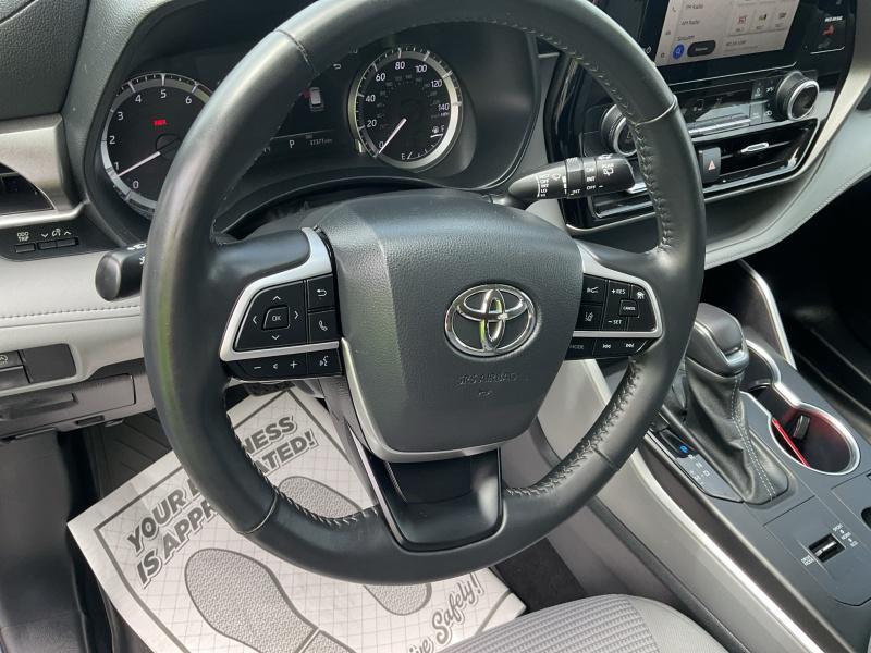 used 2024 Toyota Highlander car, priced at $36,911
