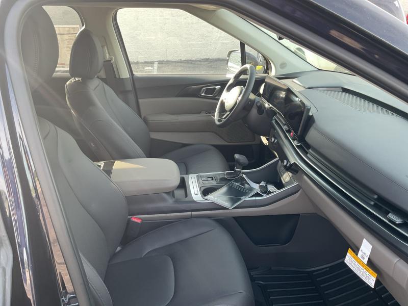 new 2025 Kia Carnival car, priced at $39,977