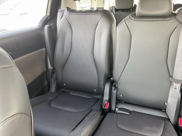 new 2025 Kia Carnival car, priced at $41,194