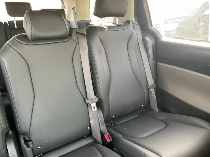 new 2025 Kia Carnival car, priced at $39,977